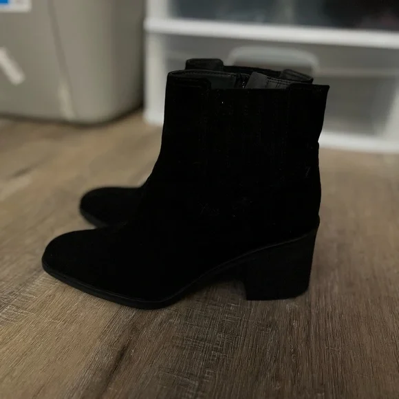 Zodiac Lucinda Women’s Heel Block Bootie - Picture 3 of 6